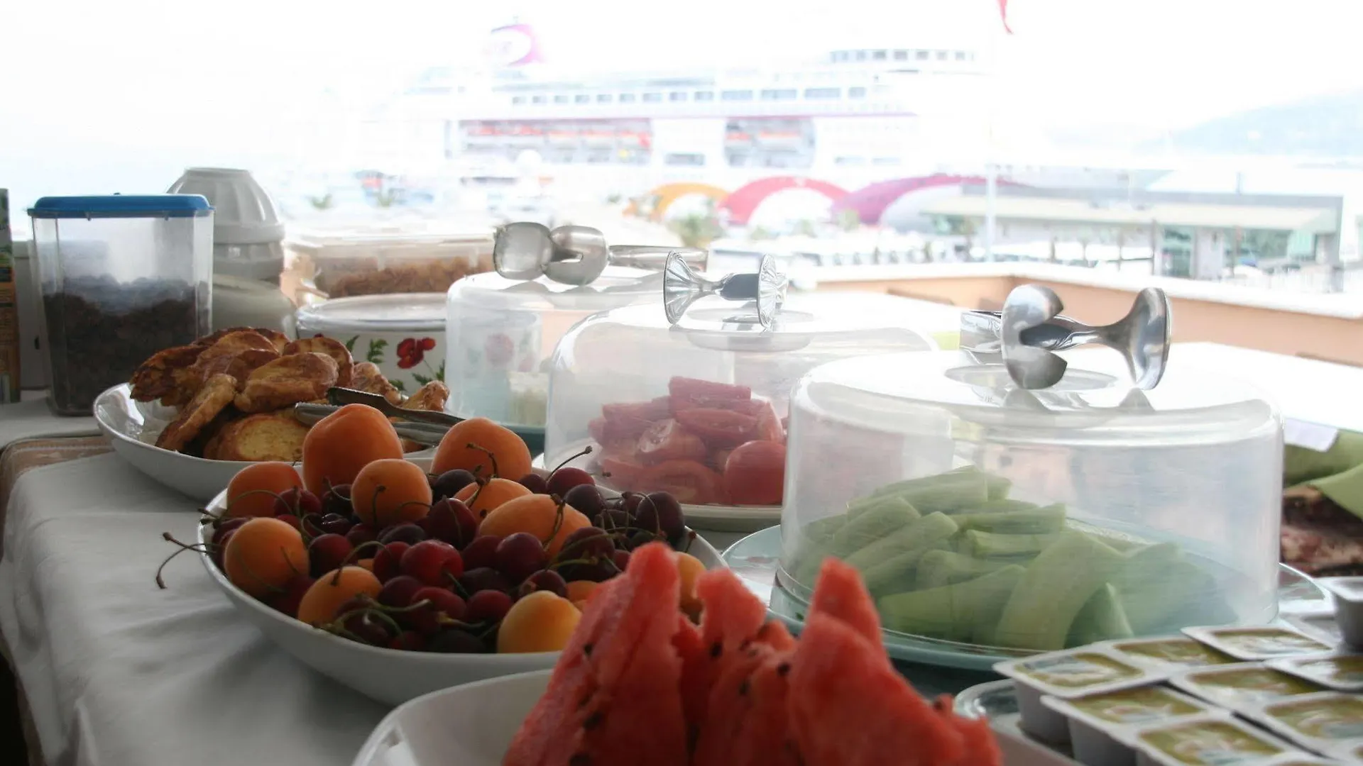 Liman Hotel Kuşadası 3*,